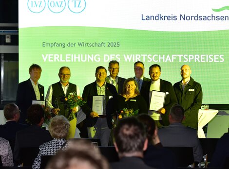 Menschen bei Preisverleihung