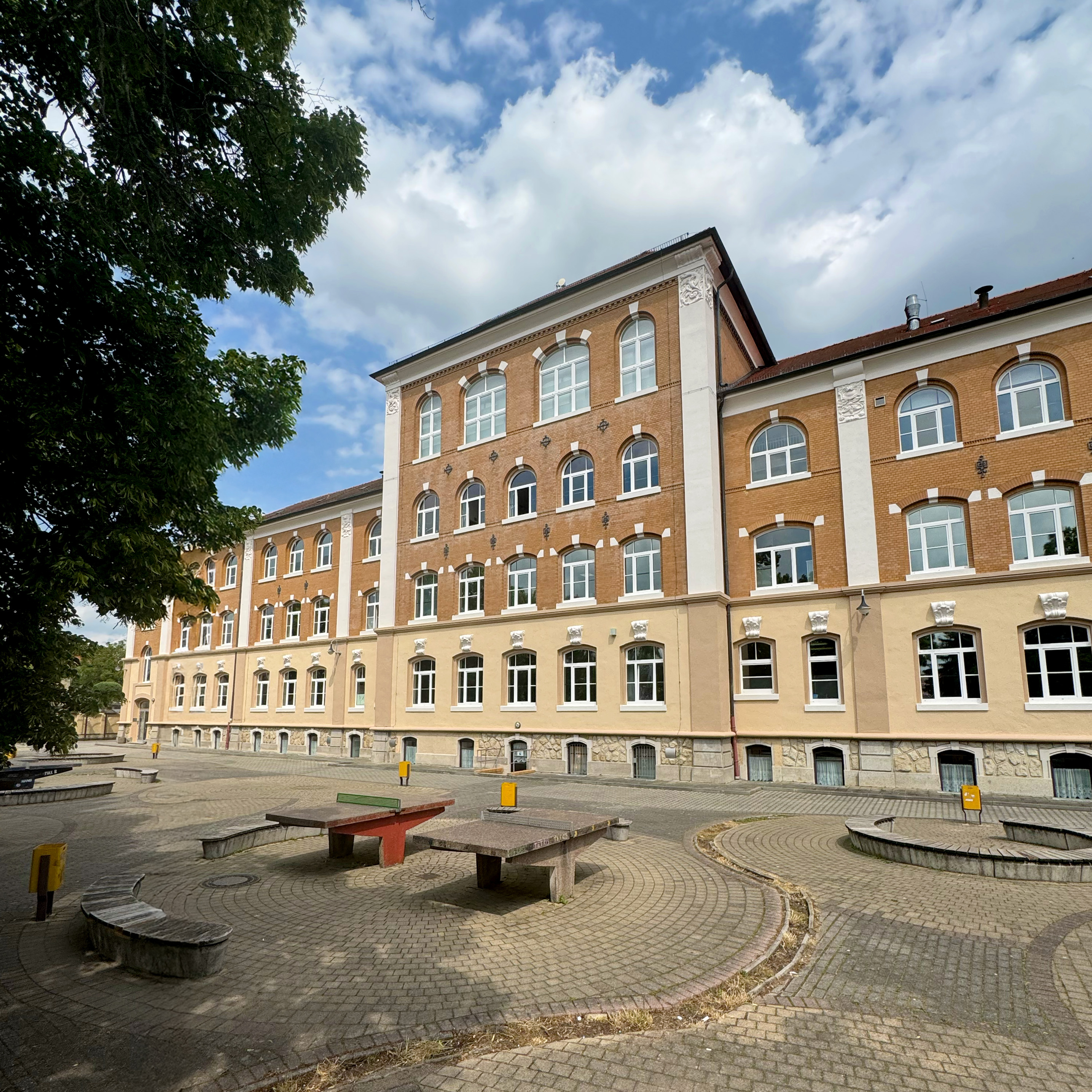 Schulgebäude