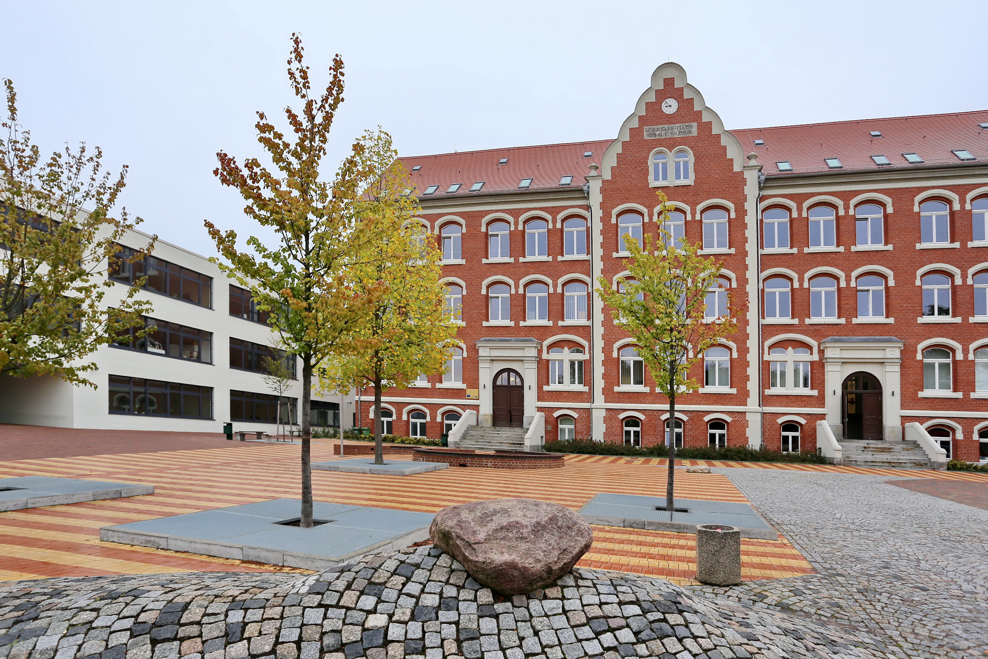 Schulgebäude des Gymnasiums Schkeuditz, Alt- und Neubau